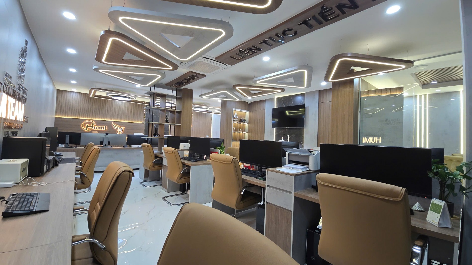 HUMI Academy - môi trường nội bộ chuyên nghiệp, phát triển đội ngũ và nâng cấp tương lai